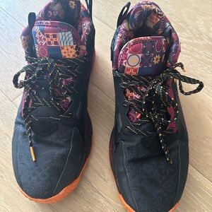 ADIDAS Dame Burgandy sneaker